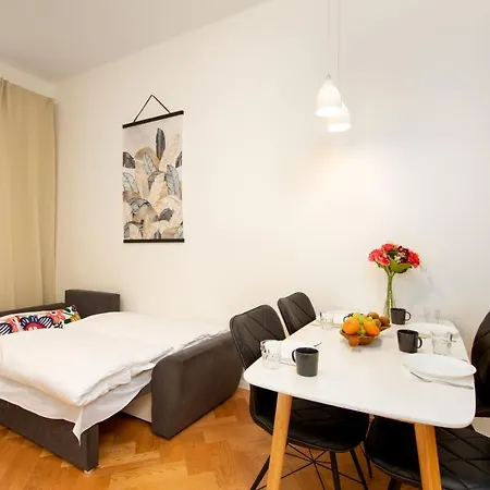 Apartment Park Karlin *