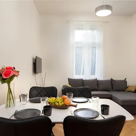 Park Karlin Apartment *