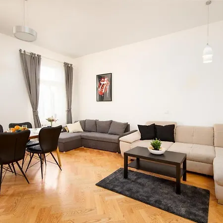 Apartment Park Karlin *