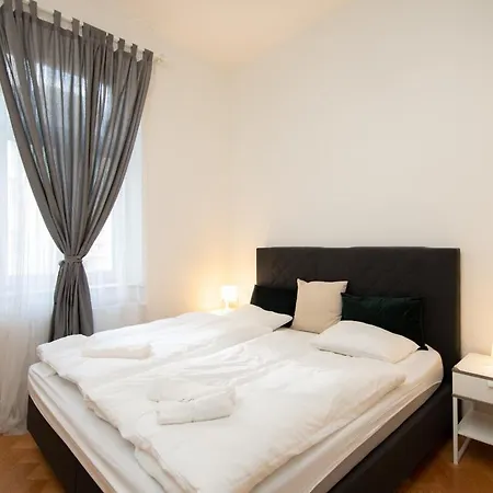 Apartament Park Karlin Praga